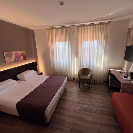 פררה Hotel Carlton מראה חיצוני תמונה