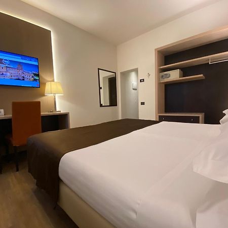 פררה Hotel Carlton מראה חיצוני תמונה