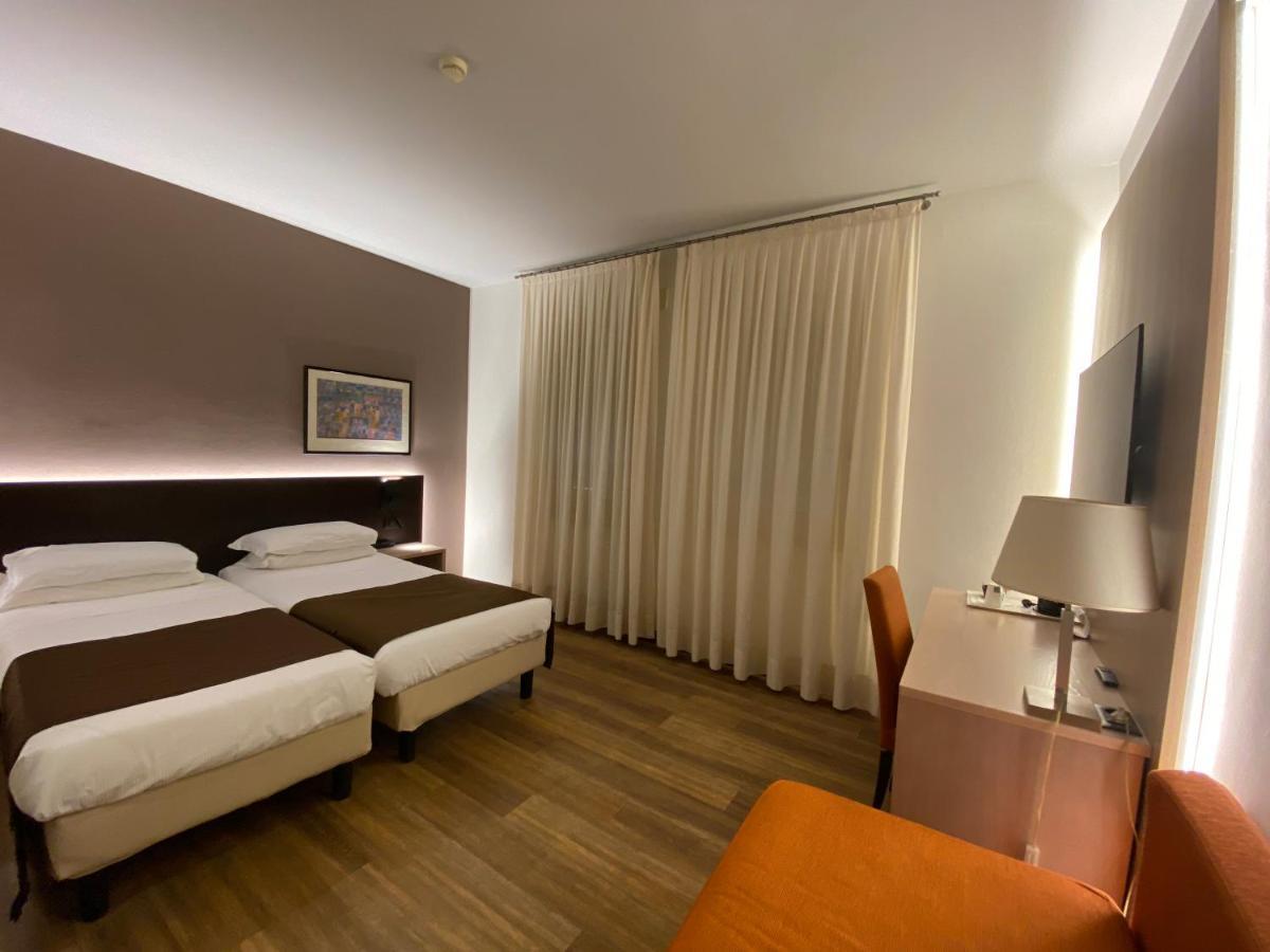 פררה Hotel Carlton מראה חיצוני תמונה