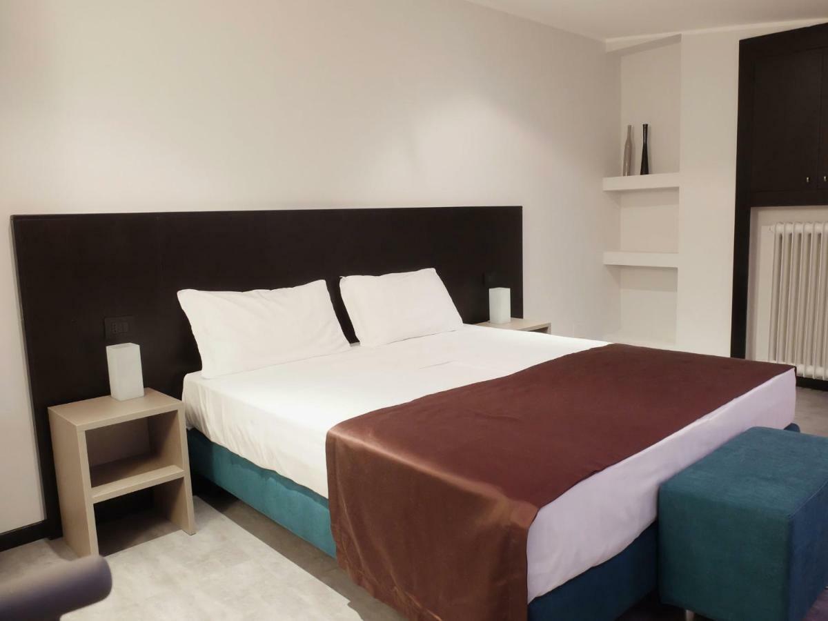 פררה Hotel Carlton מראה חיצוני תמונה